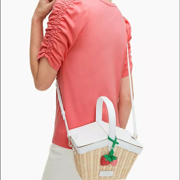 Kate spade wicker picnic basket NWT strawberry - Picture 7 of 10